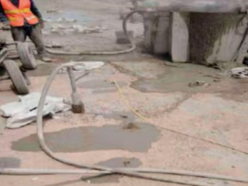 陵水水泥混凝土路面板底注浆技术 路面脱空注浆整治方案
