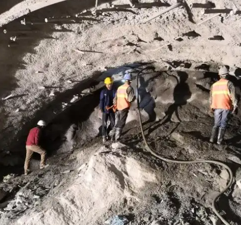 陵水拱顶带模注浆料的施工流程及注意事项